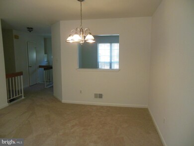 8306 Linden Oaks Ct, Lorton, VA 22079 - photo 5