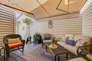 Retractable awning