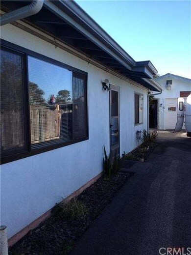 Side entrance from driveway into tenant unit.  Lon