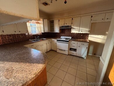 1101 NW 9th St, Stigler, OK 74462 - photo 6