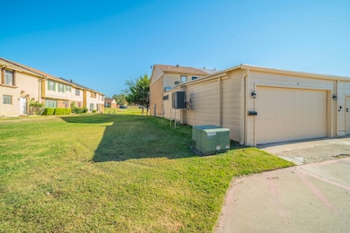 76 E Mountain Creek Dr, Grand Prairie, TX 75052 - photo 4