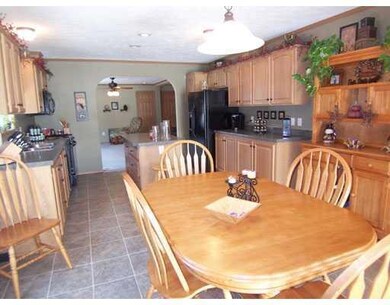 Kitchen. Oak kitchen cabinets.