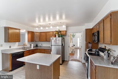 11233 Minstrel Tune Dr, Germantown, MD 20876 - photo 7