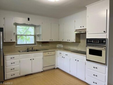 409 Gilmer Cir, Reidsville, NC 27320 - photo 4