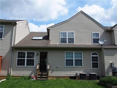 1040 Timberidge Ln, Allentown, PA 18106 - photo 2