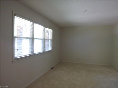 5503 Fallingbrooks Dr, Greensboro, NC 27407 - photo 3