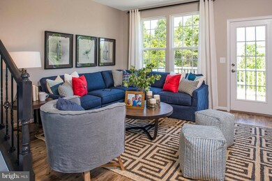 8200 Heritage Crossing Ct, Manassas, VA 20109 - photo 5