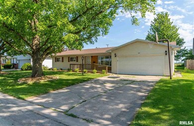 475 Mayfair Dr, Lincoln, IL 62656 - photo 2