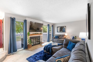 2203 Sky Line Dr, Waterloo, IA 50701 - photo 6