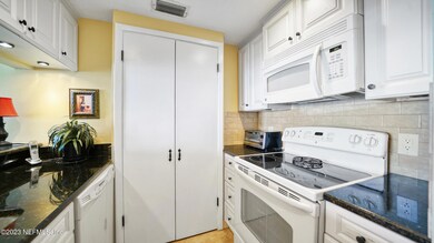 829 1st St-5