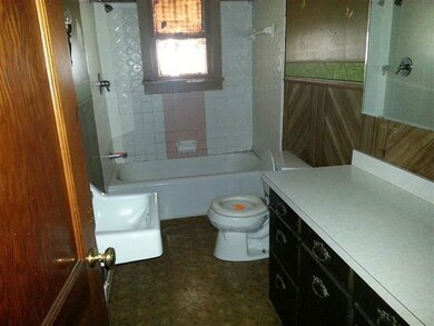 513 W South St, Bluffton, IN 46714 - photo 4