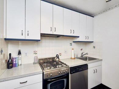 Harbor Towers unit 9D, Boston, MA 02110 - photo 3