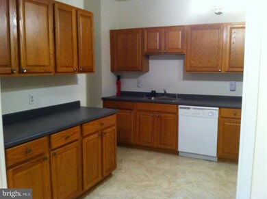 11562 Rolling Green Ct unit 100, Reston, VA 20191 - photo 2