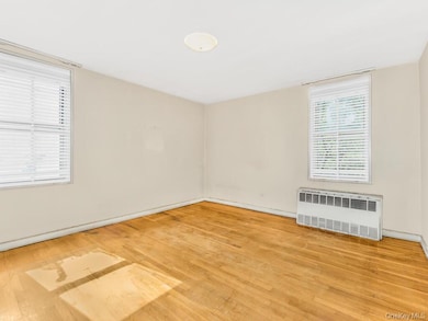 Stratton CoOp unit 6C, Bronx, NY 10460 - photo 6