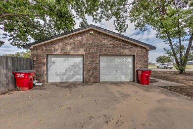 1202 N Pine St, Waurika, OK 73573 - photo 4