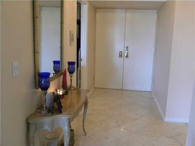 Entry/Foyer.