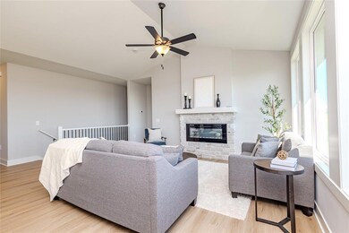 4653 177th St, Urbandale, IA 50323 - photo 4