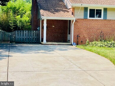 10907 Maple St, Fairfax, VA 22030 - photo 5