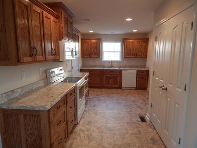 1809 Lakin Ln, Columbia, TN 38401 - photo 4