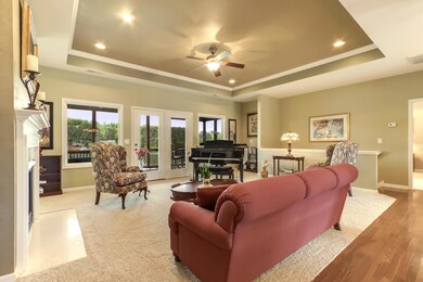 06_132 Chota Landing Drive_Living01