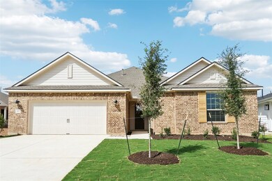 Ranch-style house with roof with shingles, concre