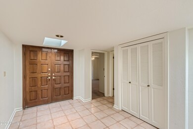 04 Foyer
