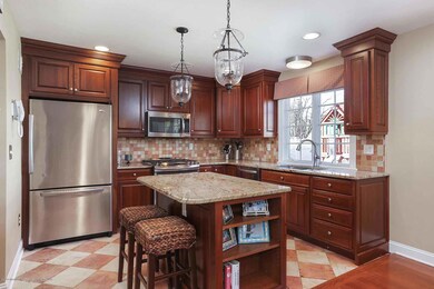 Eat-in Kitchen