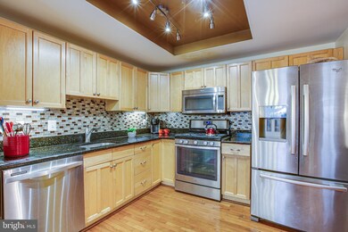 7915 Bethelen Woods Ln, Springfield, VA 22153 - photo 3