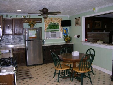Updated Kitchen/Dining with Crown Moulding