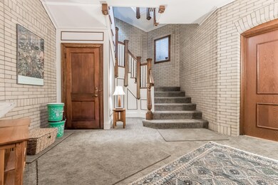 Common Entry Way to 15 Ciifford