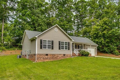 1400 Plantation Cir, Asheboro, NC 27205 - photo 2