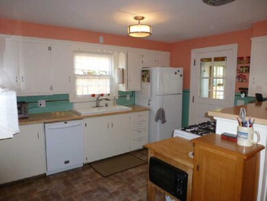 242 Gentian Ave, Providence, RI 02908 - photo 3