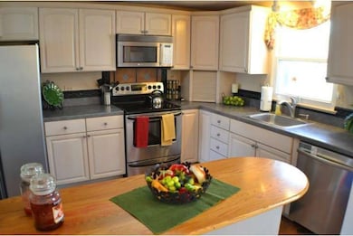 418 Justice Ln, Morrisville, PA 19067 - photo 2