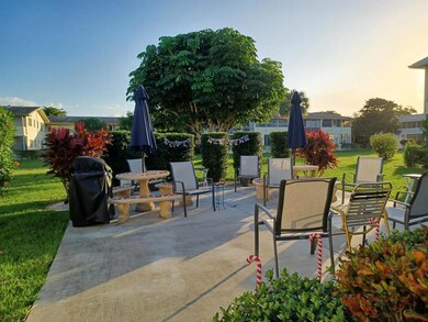 421 Windsor R, West Palm Beach, FL 33417 - photo 4