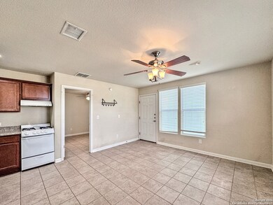 338 Trestle Tree unit C, San Marcos, TX 78666 - photo 6