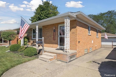 11483 Newbern Dr, Warren, MI 48093 - photo 3