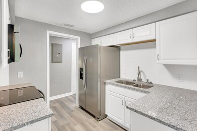 8456 Brackridge Blvd S, Jacksonville, FL 32216 - photo 7