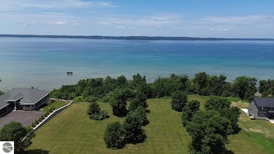 000 Bayridge Dr unit 11, Williamsburg, MI 49690 - photo 2