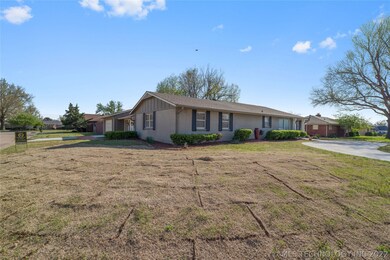 229 E 15th St, Claremore, OK 74017 - photo 5