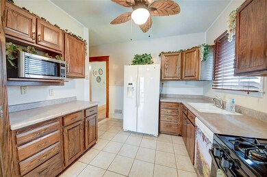 271 Johnson Ave NW, Cedar Rapids, IA 52405 - photo 7