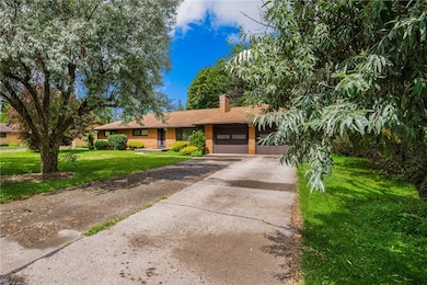 1408 Dwight Dr, Johnstown, PA 15904 - photo 2