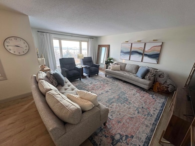 1556 Crestview Dr, Vermillion, SD 57069 - photo 2