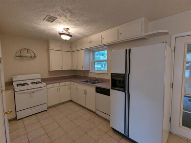 512 Cullum Ave, Hurst, TX 76053 - photo 5