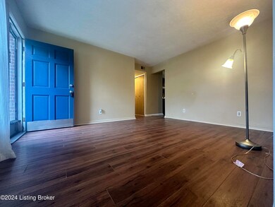 8903 Lantana Dr, Louisville, KY 40229 - photo 3