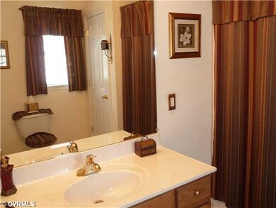 Master Bath - Beautiful master bath with linen clo
