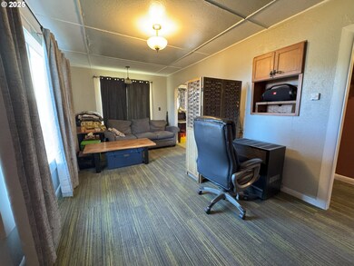 131 S Wasson St, Coos Bay, OR 97420 - photo 4