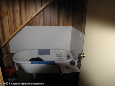 Claw foot tub