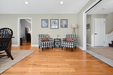 490 Dillon Ln, Swansea, MA 02777 - photo 3