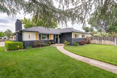 3689 Suzanne Way-13