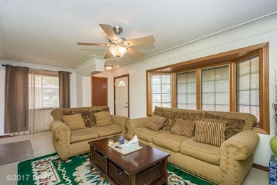 4112 E 10th St, Des Moines, IA 50313 - photo 3